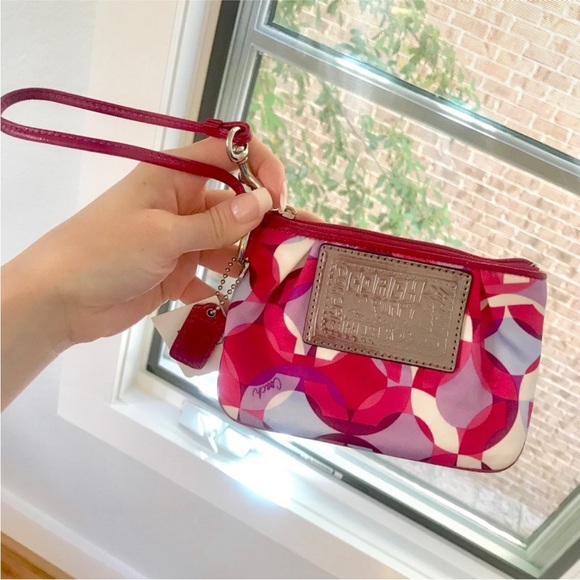 COACH POPPY WRISTLET - Picture 9 of 16
